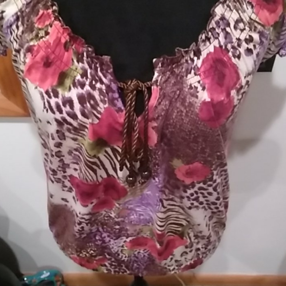 Ladies top - Picture 7 of 7